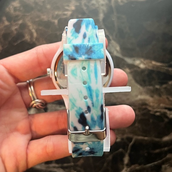 Watch - Picture 2 of 4